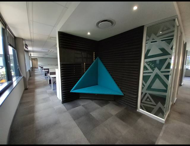 1,267M² OFFICE TO LET IN BRYANSTON